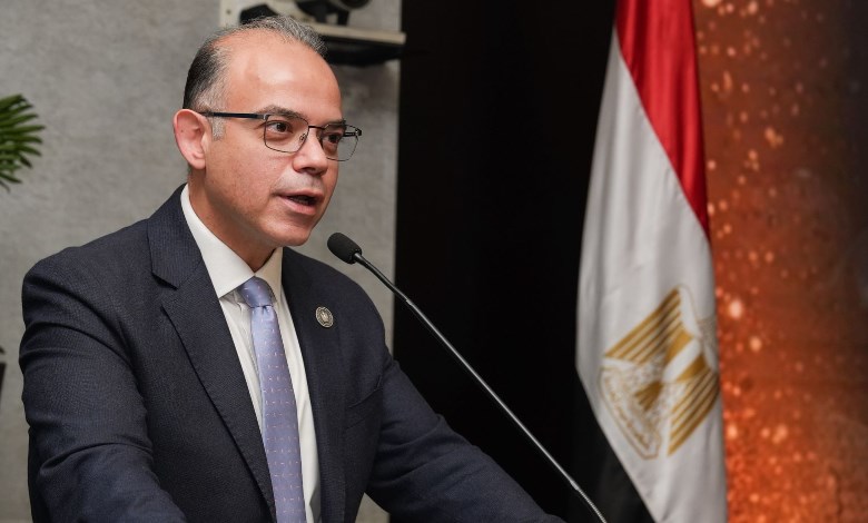 الدكتور محمد فريد وزير الاستثمار والتجارة الخارجية 