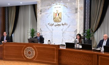 رئيس الوزراء أثناء الاجتماع