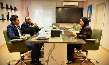 المهندس خالد رضا رئيس قطاع الاستثمارات الدولية بشركة الجيزة لنقل وتوزيع الطاقة مع محررة عالم المال  