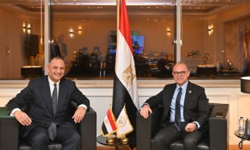 وزير الاستثمار يجري مباحثات مع وزير التجارة المغربي لزيادة حركة التجارة بين البلدين