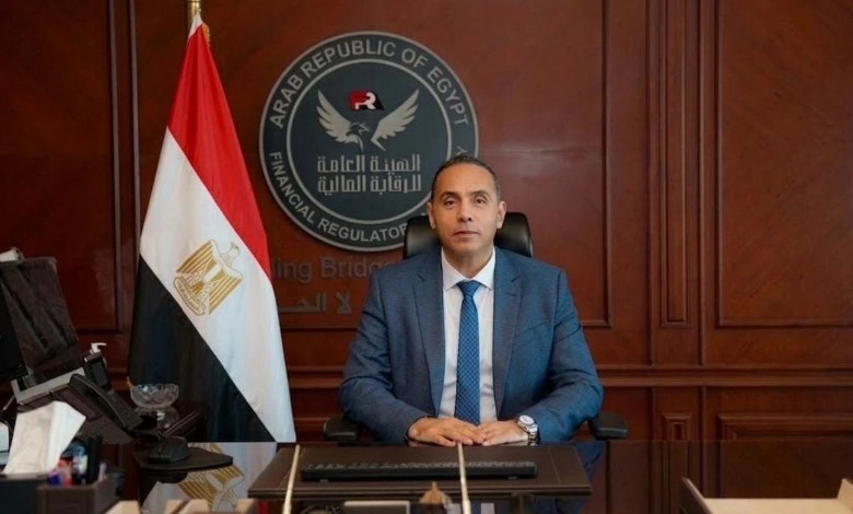 الدكتور إسلام عزام 