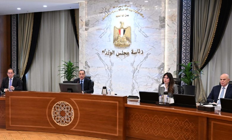 رئيس الوزراء أثناء الاجتماع