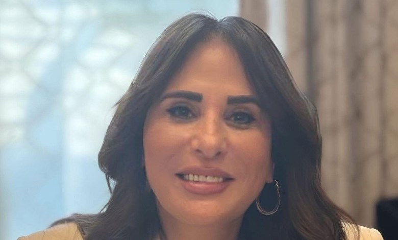 وزيرة الإسكان 