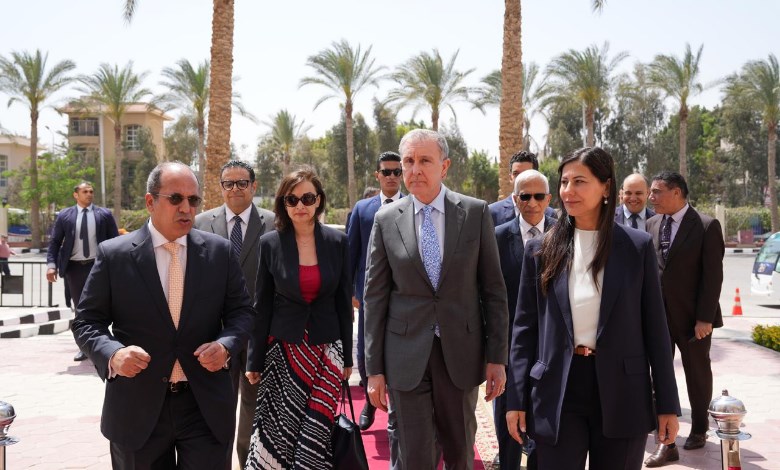 خلال الزيارة