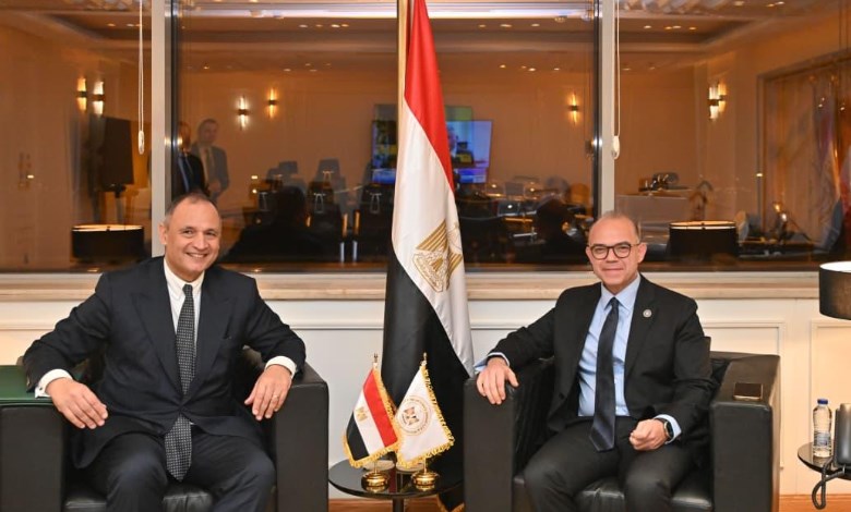وزير الاستثمار يجري مباحثات مع وزير التجارة المغربي لزيادة حركة التجارة بين البلدين