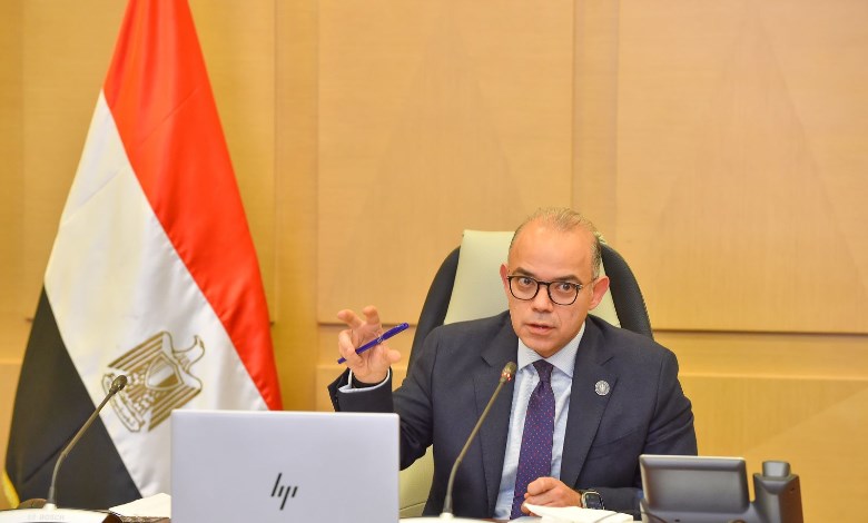 الدكتور محمد فريد وزير الاستثمار والتجارة الخارجية 