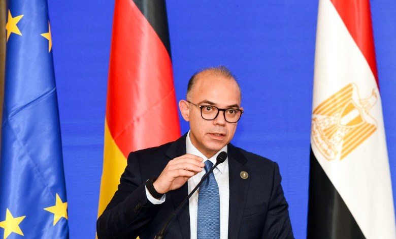 الدكتور محمد فريد وزير الاستثمار والتجارة الخارجية 