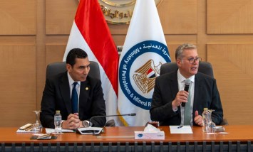 وزيرا البترول والشباب والرياضة