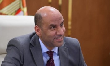  وزير العمل