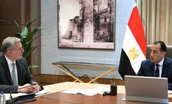 رئيس الوزراء يلتقي وزير البترول