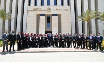  وزير السياحة والآثار