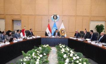  خالد هاشم، وزير الصناعة خلال اللقاء