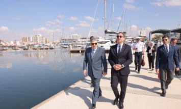 الفريق أسامة ربيع يبحث سبل التعاون مع السفير الفرنسي