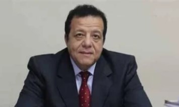 الدكتور عاطف عبد اللطيف 
