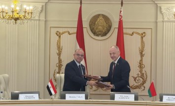 وزير الاستثمار  يوقع بروتوكول تعاون شامل مع نظيره البيلاروسي لتعزيز التكامل الاستثماري