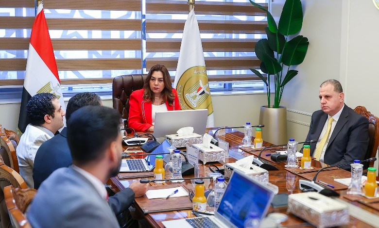  وزيرة التنمية المحلية والبيئة