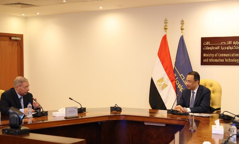  وزير الاتصالات وتكنولوجيا المعلومات