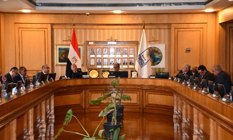 خلال اجتماع مجلس الجامعة