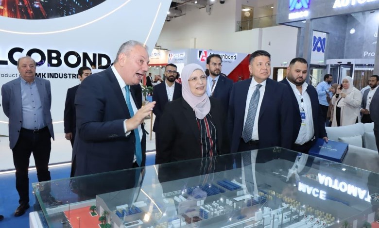 رئيس هيئة التنمية الصناعية خلال الزيارة