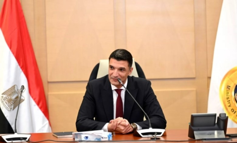 خالد هاشم، وزير الصناعة