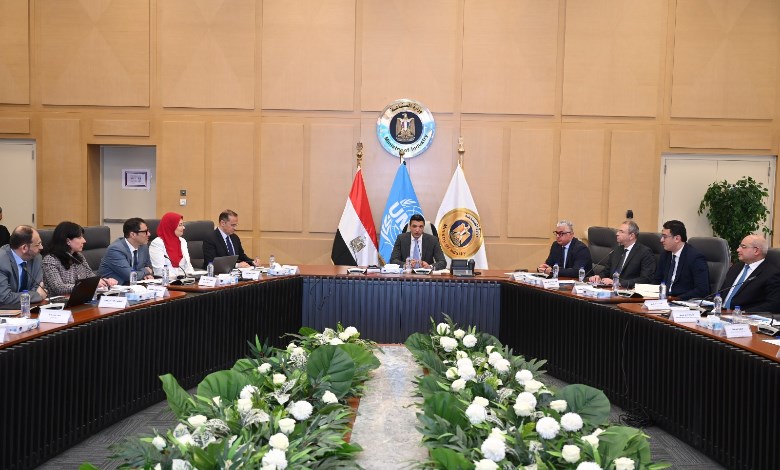  خالد هاشم، وزير الصناعة خلال اللقاء