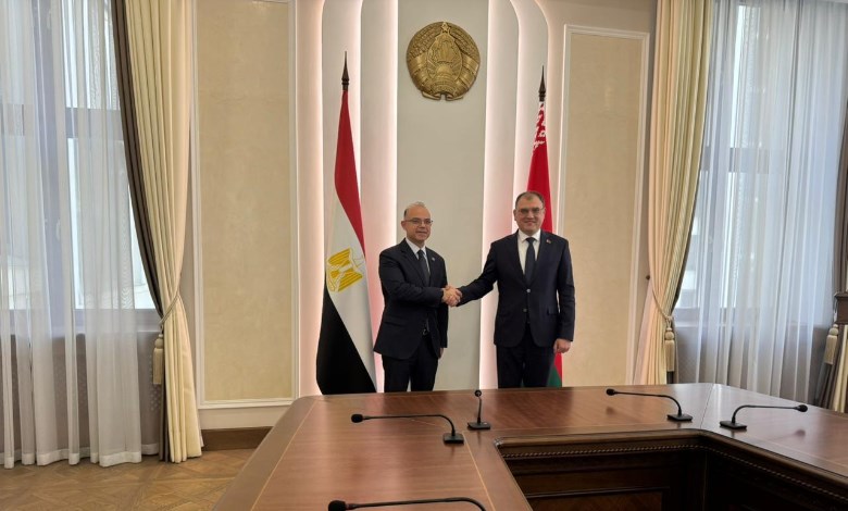 الدكتور محمد فريد صالح وزير الاستثمار والتجارة الخارجية مع فيكتور كاريكيفيتش نائب رئيس مجلس الوزراء البيلاروسي
