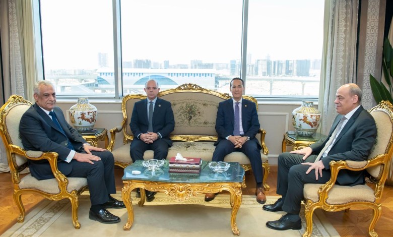 وزيرا الإنتاج الحربي والاستثمار  يبحثان تعظيم الاستفادة من محفظة أراضي الإنتاج الحربي