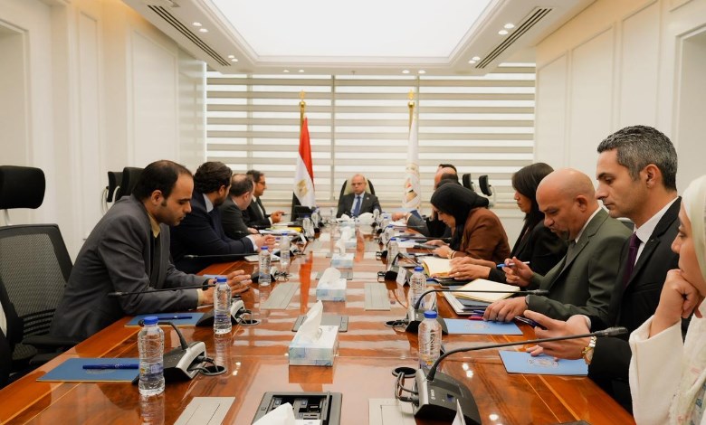 وزير الاستثمار يبحث مع أفريكسيم بنك تعزيز التبادل التجاري الأفريقي 