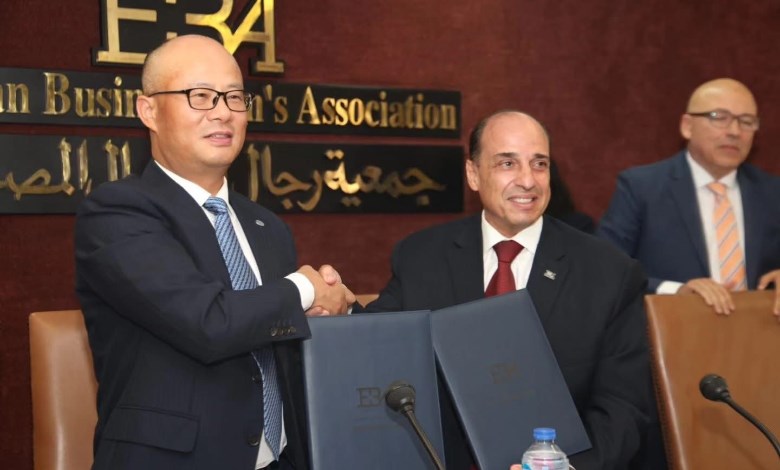 جانب من توقيع الاتفاقية 