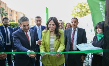 وزيرة الإسكان والمرافق