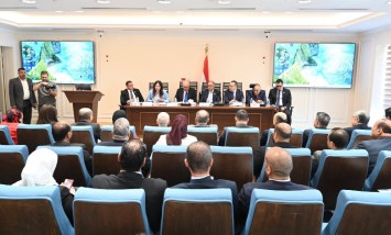  وزيرة الإسكان والمرافق 