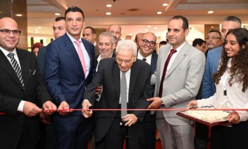  وزير الصناعة