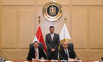  وزير الصناعة، خلال اللقاء