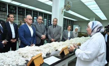 وزير الاستثمار ومحافظ الإسكندرية يبحثان تطوير هيئة التحكيم واختبارات القطن  