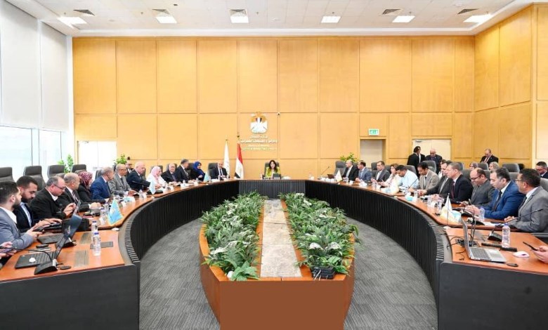وزيرة الإسكان والمرافق