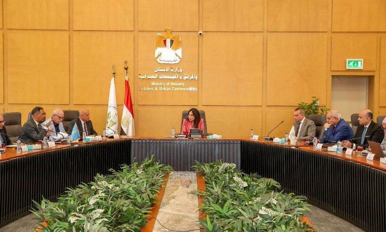 وزيرة الإسكان والمرافق 