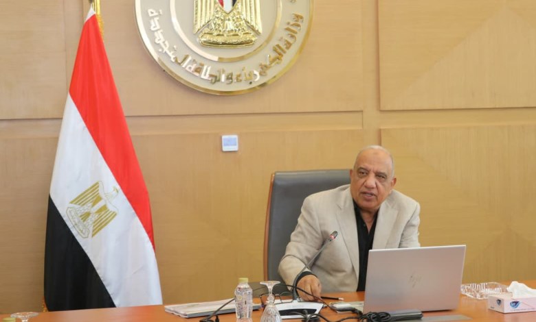 محمود عصمت: خبرات الجامعات تقود تطوير الشبكة الكهربائية وتعزيز الطاقة المتجددة