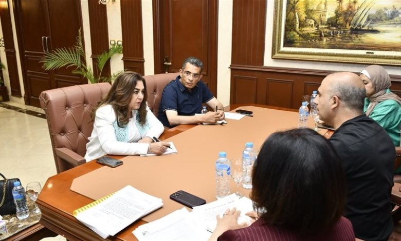  وزيرة التنمية المحلية والبيئة