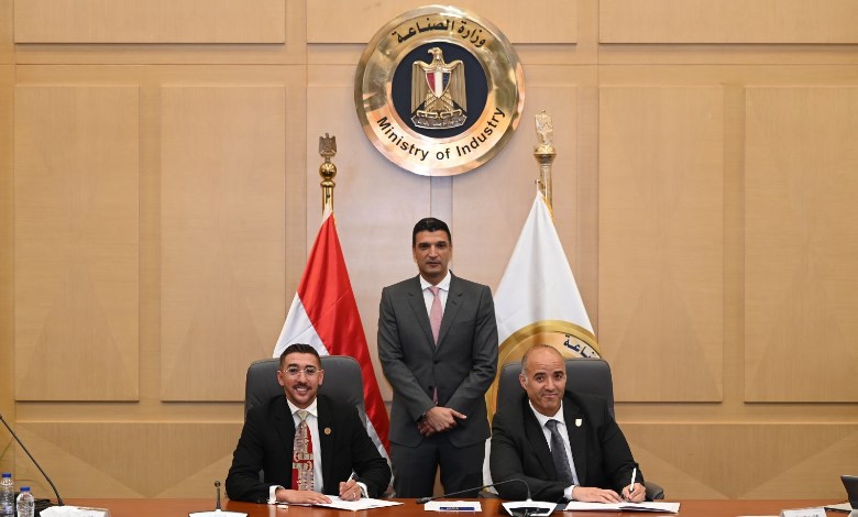  وزير الصناعة، خلال اللقاء