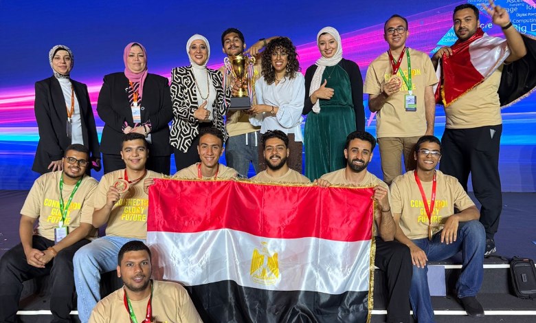 طلاب الأكاديمية العربية على منصة التتويج العالمية لهواوي