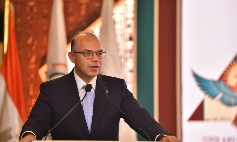 الدكتور محمد فريد وزير الاستثمار والتجارة الخارجية 