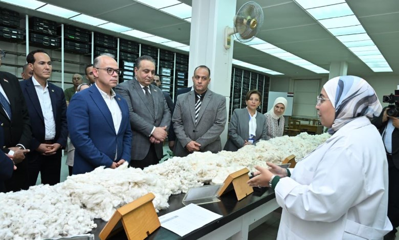 وزير الاستثمار ومحافظ الإسكندرية يبحثان تطوير هيئة التحكيم واختبارات القطن  