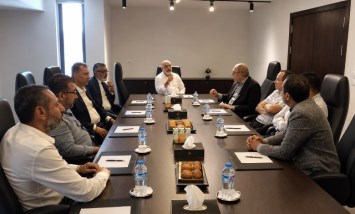 خلال الاجتماع