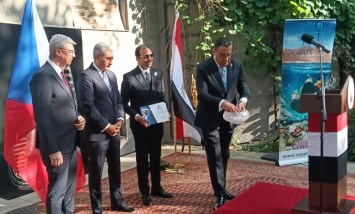 وزير السياحة والآثار