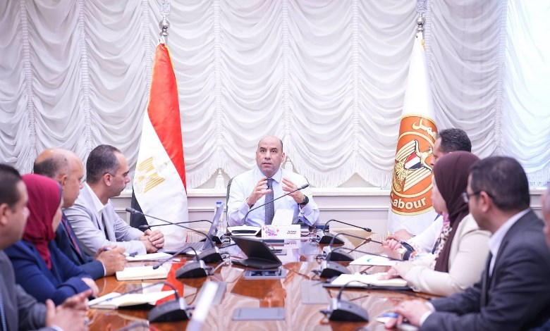 وزير العمل