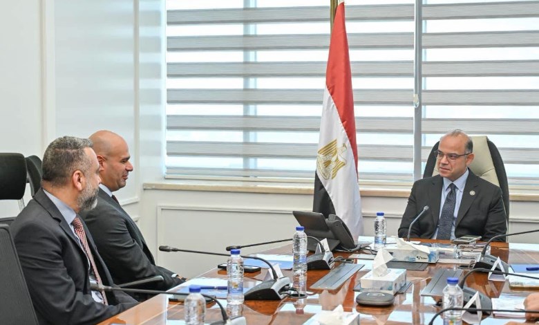وزير الاستثمار والتجارة الخارجية