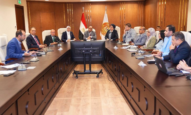  وزير العمل