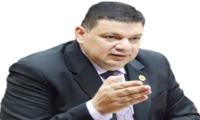 د أمجد الوكيل  ورئيس هيئة المحطات النووية لتوليد الكهرباء السابق