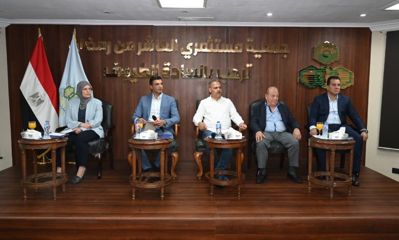 وزير الصناعة مع أعضاء جمعية مستثمرى العاشر