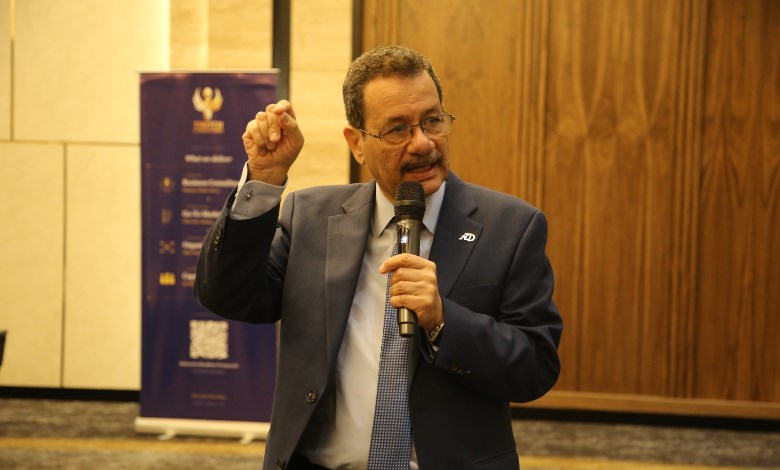 الدكتور أحمد درويش وزير التنمية الإدارية الأسبق